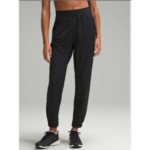 Lululemon License to Train Jogger Black Size 4 Pockets tapered logo